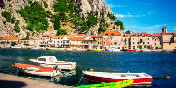 Omišská riviéra: apartmány neďaleko piesočnatej pláže