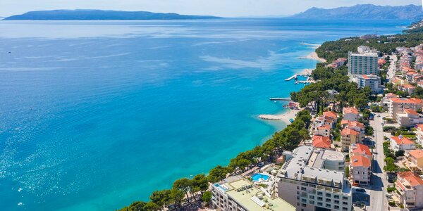 Makarská: 4* hotel pri pláži so stravou a wellness