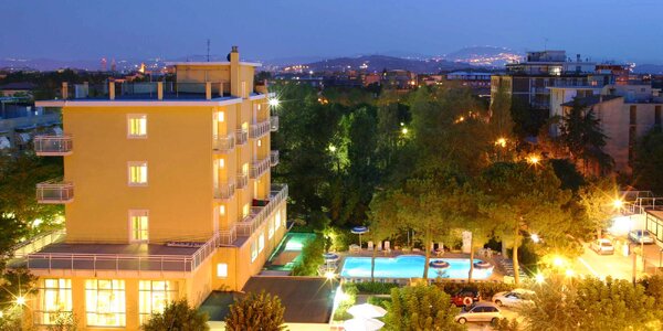 Rimini: hotel pri pláži, bazén, raňajky a 1 noc zadarmo