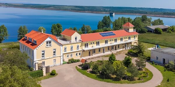 Nechranická priehrada: penzión s raňajkami, degustácia vín