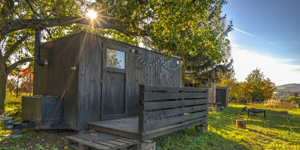Útulná maringotka pri vinohrade na južnej Morave