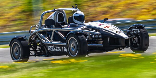 FORMULA F4 alebo ARIEL ATOM 3.5: Adrenalínová jazda až na 3 letiskách