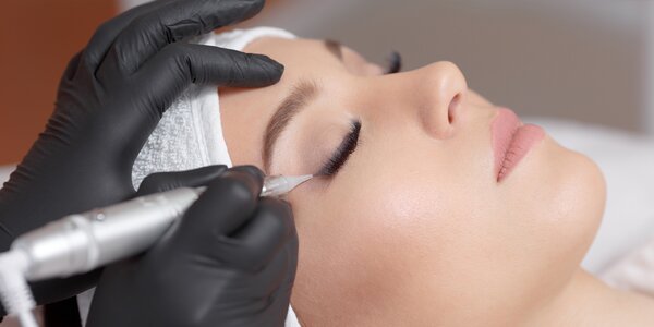 Permanentný make-up očných liniek od Sisi Kovácsovej