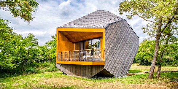 Adult-friendly pobyt v dizajnovej chatke so saunou a vírivkou