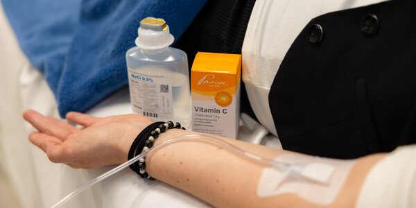 Vitamínová bomba v podobe infúzie vitamínu C