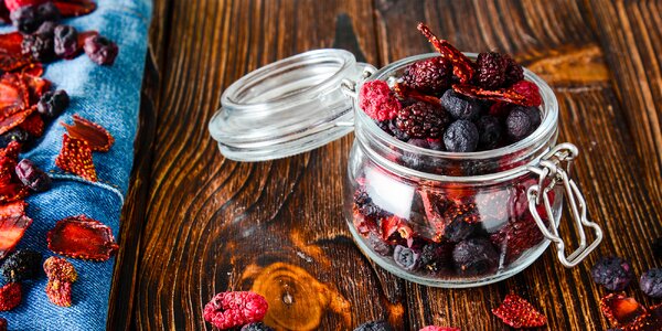 Mrazom sušené ovocie: višne, jahody, arónia a i.