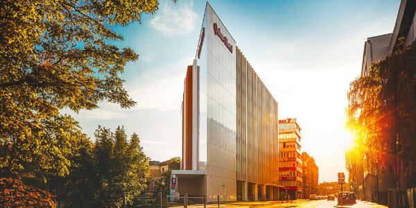 Moderný hotel v centre Katovíc s jedlom a saunou