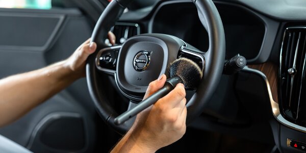 Kompletné umytie fára: Interiér, exteriér, tepovanie, ozón aj vosk