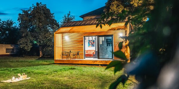 Romantika v tiny house Ostravinka vrátane tapas a vína