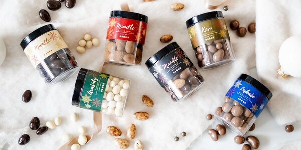 Vianočné dózy s orieškami: arašidy, kešu aj mandle v čokoláde
