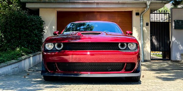 Adrenalínová zážitková jazda v legendárnom Dodge Challenger