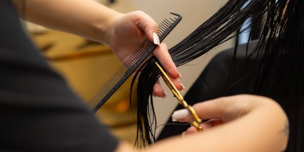 Dokonalý strih, farbenie či balayage aj vlasová regenerácia K18